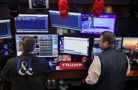 New York Stock Exchange (NYSE). Inflación retrocede en enero en Estados Unidos.