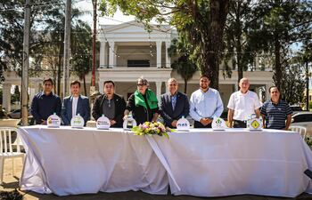 Siete partidos opositores conformaron una alianza de cara a las elecciones municipales de 2026.