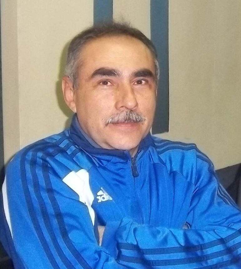 Antonio Farías, periodista que grabó la proclama del 2 y 3 de febrero de 1989, en una foto actual.