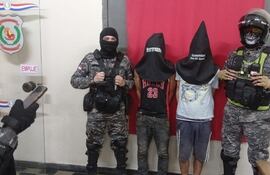 Motocicleta robada recuperada y presuntos ladrones aprehendidos en Guarambaré.