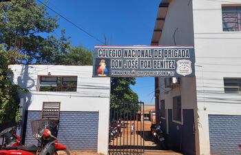 La directora del colegio Roa Benítez de Curuguaty fue denunciada por padres de una alumna.