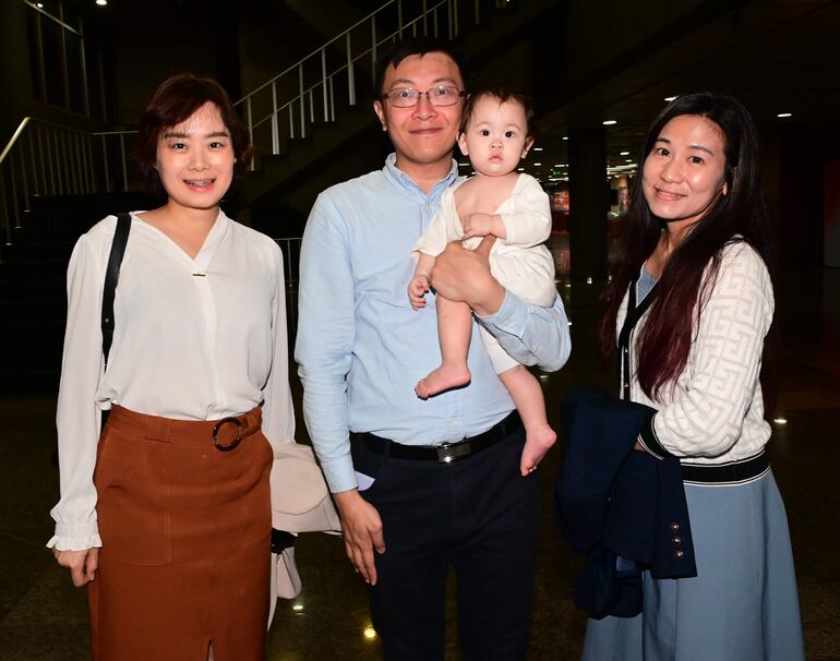 Inés Tsao, Marcelo Chang y Flora Chen.