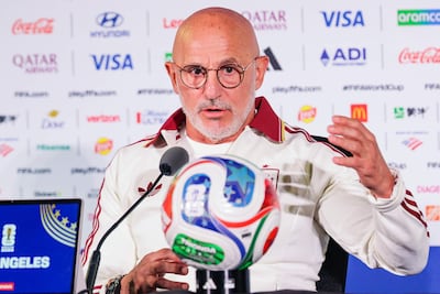 El director técnico de España, Luis de la Fuente, habla durante una rueda de prensa previa al partido de cuartos de final de la Copa Mundial de la FIFA 2026 entre España y Bélgica en el Los Angeles Stadium en Inglewood, California, EE. UU..