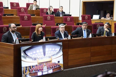 Jefes y directores de la Conatel ayer en el Senado. El titular del ente no acudió al llamado de la Comisión. (Foto: Gentileza)