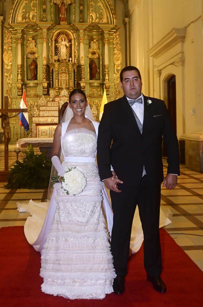 Contrajeron matrimonio Claudia Sandoval y Mauricio Granada.