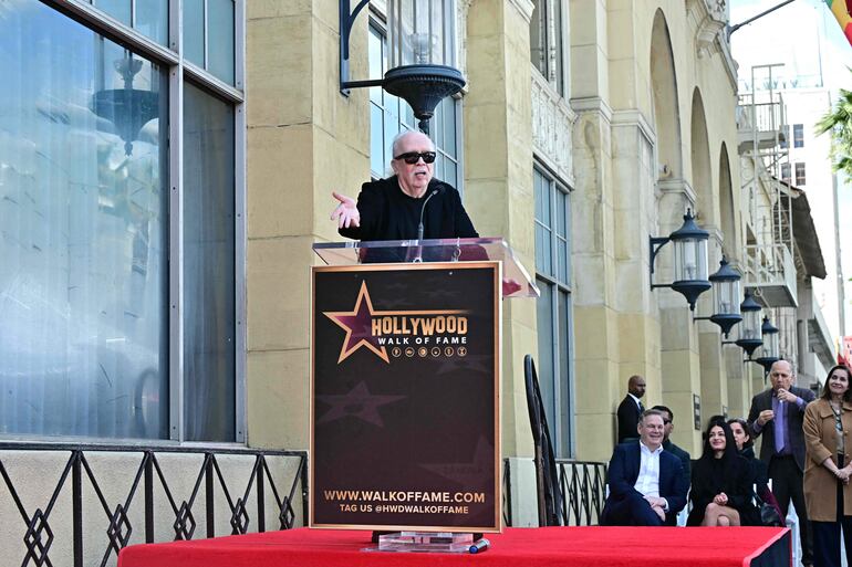 John Carpenter agradeciendo por su estrella en el Paseo de la Fama de Hollywood, California. (Frederic J. Brown / AFP)