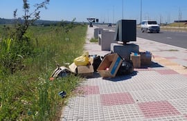 Veredas de la Costanera Sur siguen llenas de basura, a tres días de la gran final de la Copa Sudamericana.