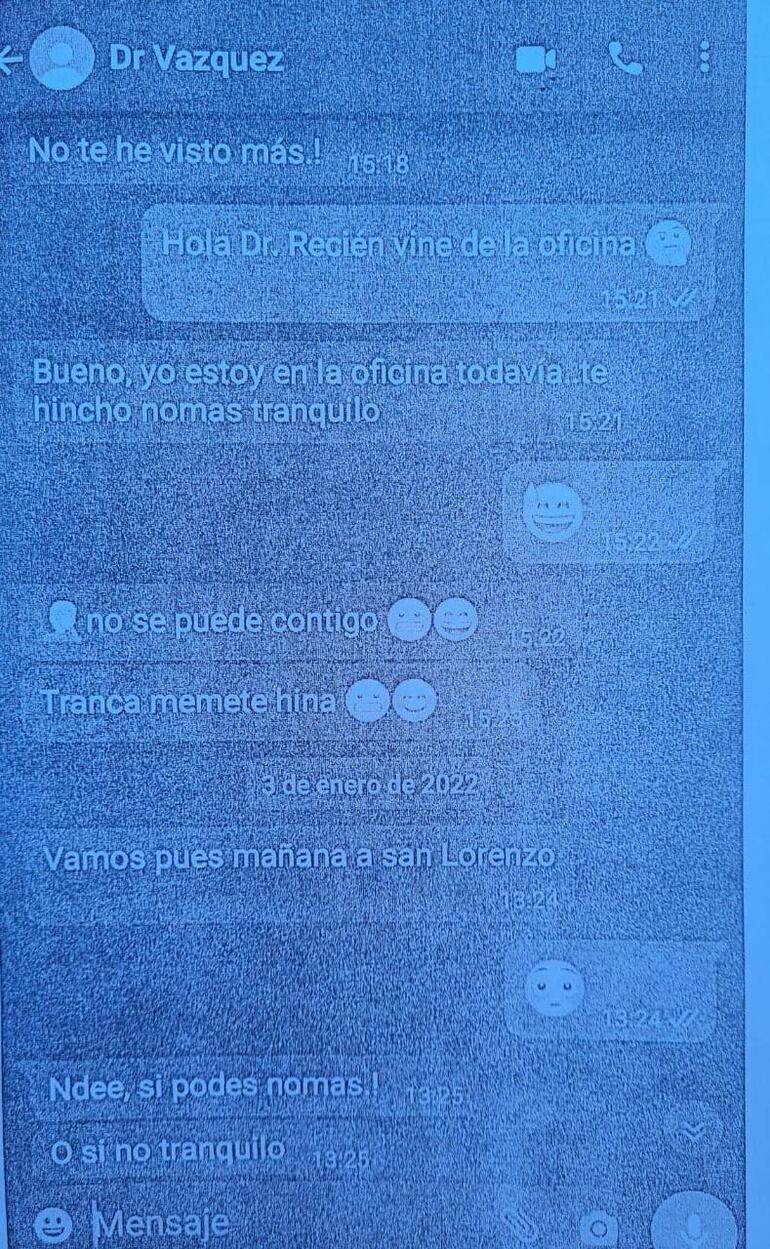 Una de las capturas de pantalla de la conversación entre el alto funcionario y la supuesta víctima.