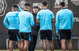 Olimpia, con titulares y suplentes, goleó 4-0 a la Categoría Reserva en dos amistosos.