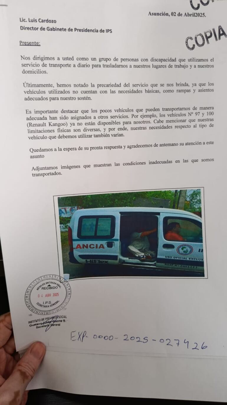 Asegurados de IPS con discapacidad motriz enviaron una nota denunciando el pésimo estado de los móviles del servicio de transporte y solicitando vehículos con condiciones adecuadas para el traslado de pacientes.