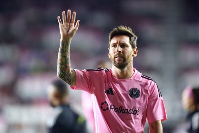 FORT LAUDERDALE, FLORIDA - AUGUST 27: Lionel Messi #10 of Inter Miami CF waves to fans during warm-ups prior to the Leagues Cup Semifinal between Inter Miami CF and Orlando City at Chase Stadium on August 27, 2025 in Fort Lauderdale, Florida.   Megan Briggs/Getty Images/AFP (Photo by Megan Briggs / GETTY IMAGES NORTH AMERICA / Getty Images via AFP)