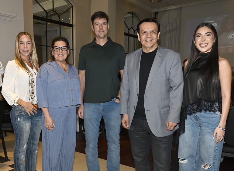 Bettina Pérez, Cynthia Chihan, Eduardo Borgognon, Rubén Darío Da Rosa y Fernanda Bogado.