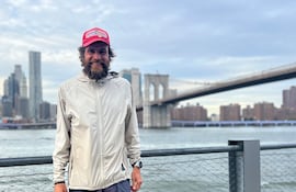 El deportista Jonas Deichmann, conocido por sus hazañas extremas y apodado como el "Forrest Gump alemán", concluyó el domingo su gira por Estados Unidos participando en la maratón de Nueva York.
