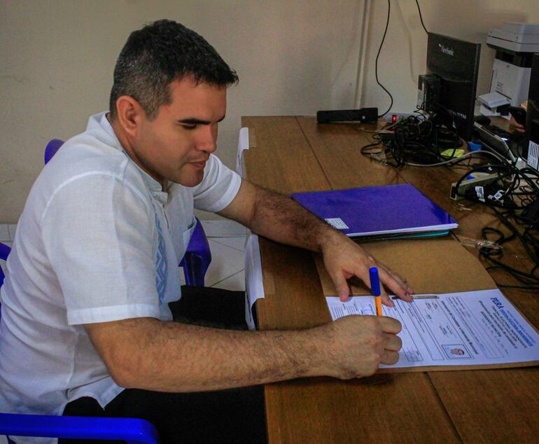 Magin Benítez inscribe su candidatura en el PLRA.