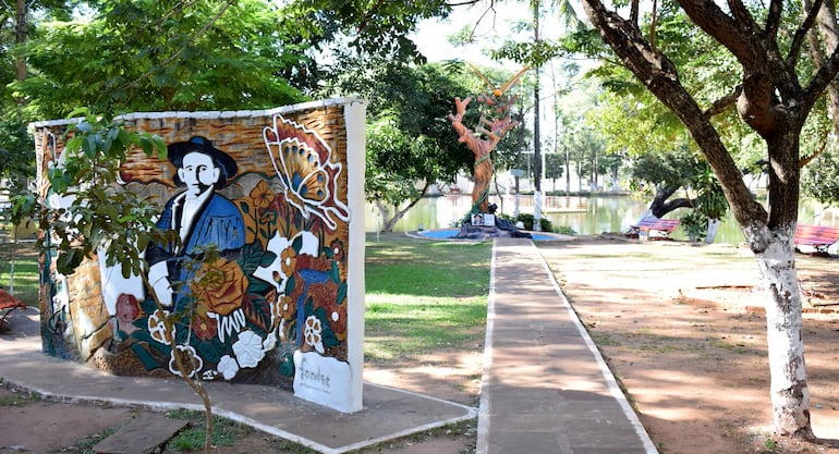 El  Ykua Pytã del parque Manuel Ortiz Guerrero, donde reposan los restos del afamado poeta guaireño.
