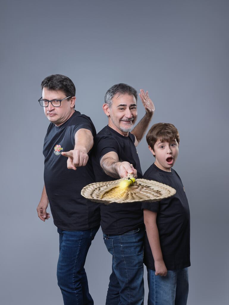 Yeye Brugada, Albert Benítez y el pequeño Leo, protagonistas de las mañanas de la AM.