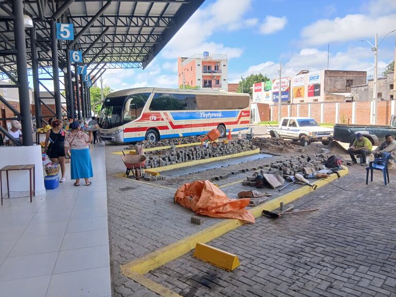 Nueva terminal de Villarrica presenta hundimientos y fallas estructurales