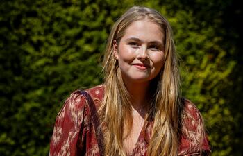 La princesa Amalia de Holanda en el jardín de tulipanes que regaló a Madrid.