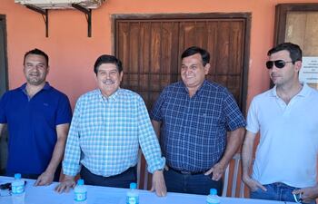 Teófilo Morales, vocero de las Empresas Permisionarias de Trasnporte de Asunción, además de Derlis Dasilva, de la Línea 13-2 Conquistador, Roberto Cañete, de la Línea 1 Ysapy y Jesús Escario, Línea 16 La Unión.