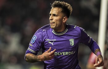 El uruguayo Rodrigo Zalazar (26 años) festeja su gol, el segundo de Braga.