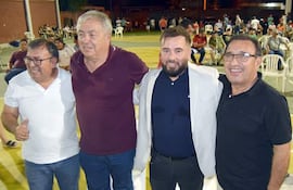 Meliano Franco (izq.), Claudelino Agüero Cubilla, Gustavo Enrique Coronel y Enrique Benítez Mendoza, luego de la finalización del acto asambleario del 24 de Setiembre. @Ireneomora
