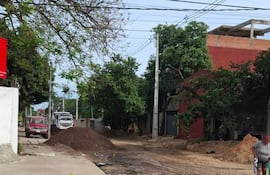 Vecinos del barrio Virgen de Fátima denuncian que serán encerrados por las obras del lote 2 del desagüe pluvial de Molas López.