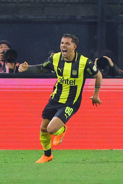 David Terans anotó el único gol del compromiso, con el cual Peñarol se impuso a Racing en la ida de los octavos de final.