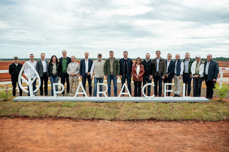 El acto de palada inicial en Paso Horqueta contó con la presencia del presidente de la República Santiago Peña, además de autoridades de la empresa e invitados especiales.