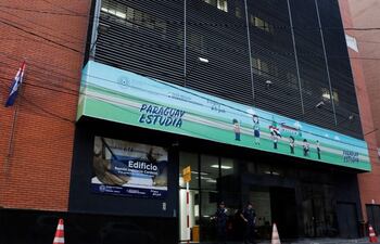Fachada del Ministerio de Educación y Ciencias (MEC).