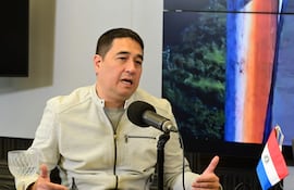 ARCHIVO El senador Eduardo Nakayama durante una entrevista en los estudios de ABC Cardinal