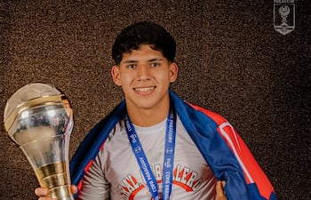 Osmar Giménez Bernal (18 años), volante ofensivo de General Caballero de Juan León Mallorquín.