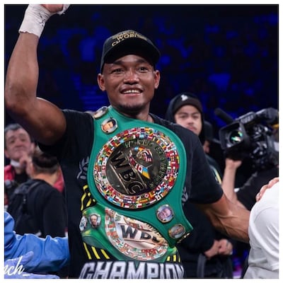 El pugilista dominicano Alberto Puello (30 años) se quedó con el cinturón tras una polémica decisión dividida.