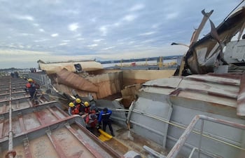 La explosión se produjo en una barcaza tanquera, usada para el transporte de combustible, que aparentemente aún tenía gases acumulados.