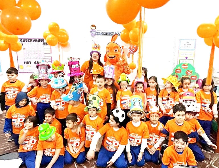 Tambien cada promoción presentaron a sus reinas y fueron elegida la Reina Infantil y se entregaron los premios a los ganadores de las distintas disciplinas.