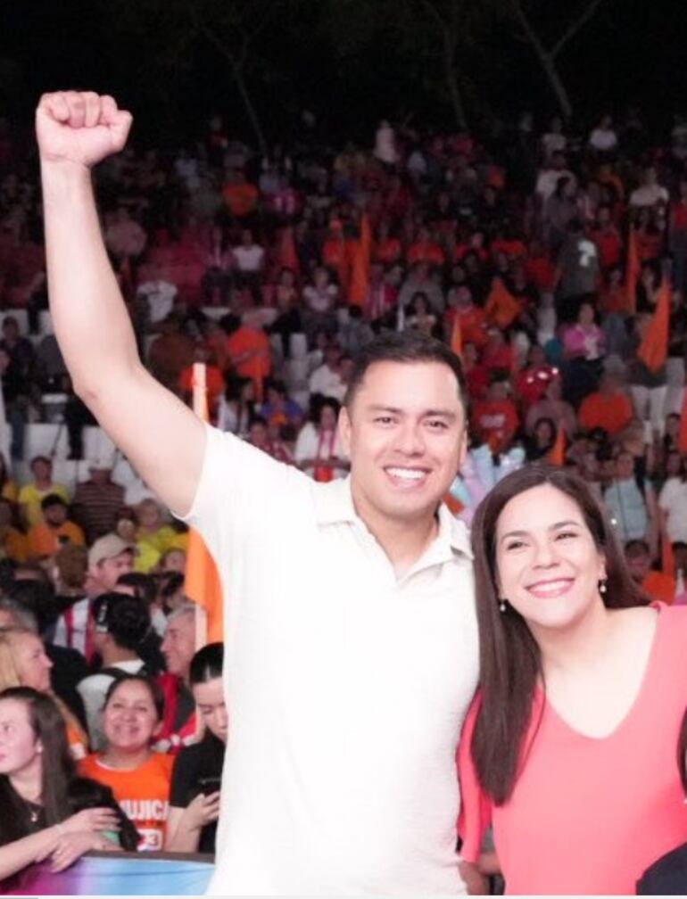 Miguel Prieto, líder de Yo Creo junto a Johanna Ortega, pre candidata a intendente. 