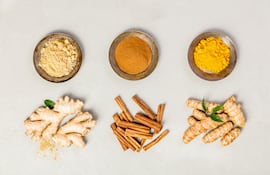 Jengibre, canela y cúrcuma.