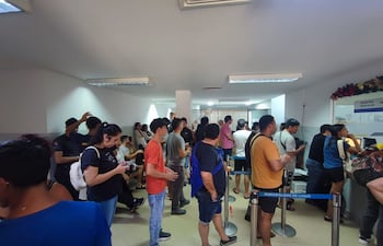 Contribuyentes reportaron largas filas y espera excesiva para realizar trámites en la Municipalidad de Luque.