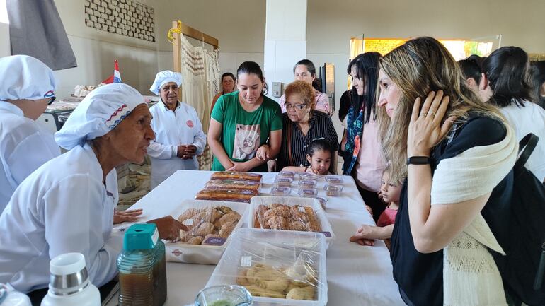 Además de las propias harinas, también ofrecen productos elaborados con estas.
