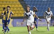 Elvio Vera, futbolista de Sportivo Ameliano, celebra un gol en el partido ante Sportivo Luqueño por la cuarta fecha del torneo Apertura 2026 de la Primera División de Paraguay en el estadio Erico Galeano, en Capiatá, Paraguay.