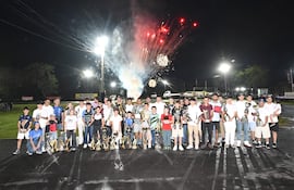 Una postal del cierre de la espectacular noche que se vivió en el Kartódromo del Parque de la Velocidad, en Ñu Guasu, con todos los protagonistas del año.