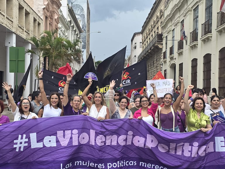 "No a la violencia política".