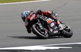 Towcester (United Kingdom), 25/05/2025.- Aprilia Racing rider Marco Bezzecchi of Italy during the MotoGP race at the Motorcycling Grand Prix of Great Britain at the Silverstone Circuit race track in Towcester, Britain, 25 May 2025. (Motociclismo, Gran Bretaña, Italia, Reino Unido) EFE/EPA/TIM KEETON