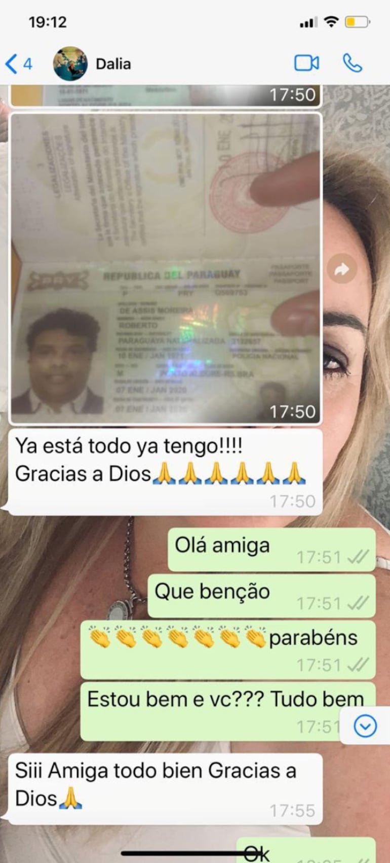 Un vez retirados, Dalia avisa a Paula que ya los tenía en su poder.