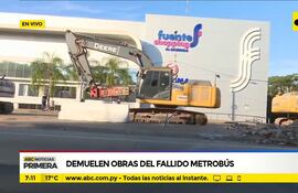 Demuelen obras del fallido Metrobús