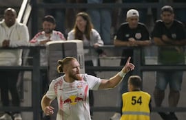 Gran actuación de Isidro Pitta, con tres goles para Bragantino.