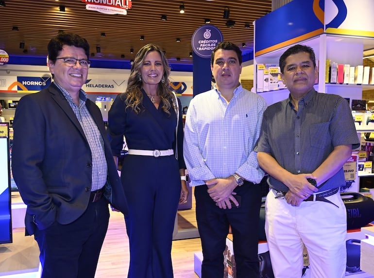 Gildo Cáceres, Carla Romañach, Nicolás Soerensen y Felipe Effio.