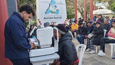 Muchas personas acudieron a la asistencia médica gratuita.