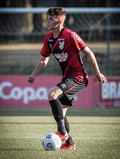 Gustavo Braga (08/07/2002) llega a Ameliano luego de militar en Athletico Paranaense.