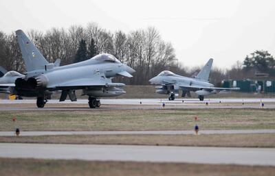 Aviones alemanes de combate participan de una misión de patrullaje de la OTAN.