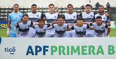 Equipo titular presentado ayer por el 24 de Setiembre de Areguá, dirigido técnicamente por Jacinto Elizeche.